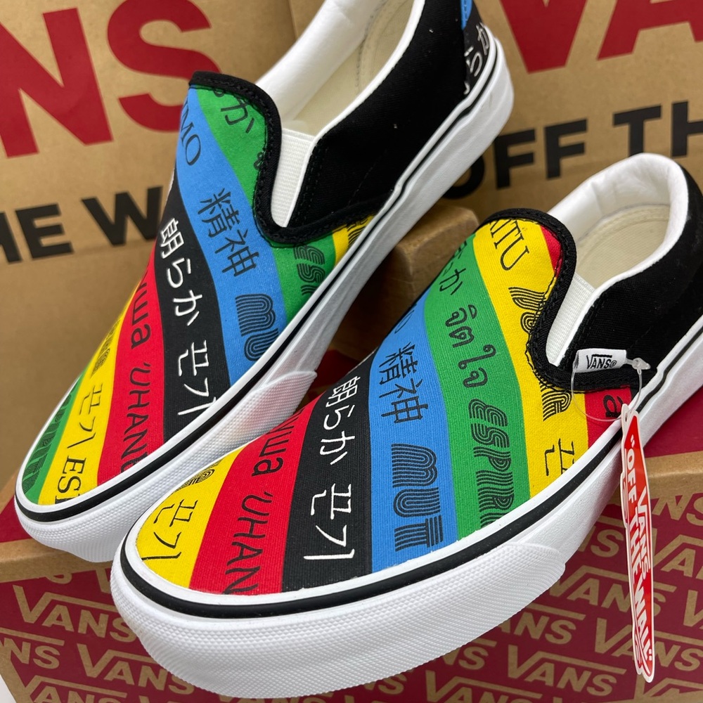 Vans Men’s Classic Slip-On (Vans
Spirit)Multi/True White Sneakers
VN0A4U38WK2 - Picture 5 of 16
